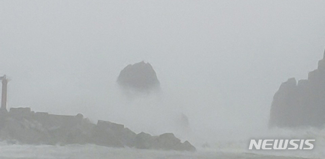 태풍 '바비' 아침까지 위협적…전국에 폭우·강풍