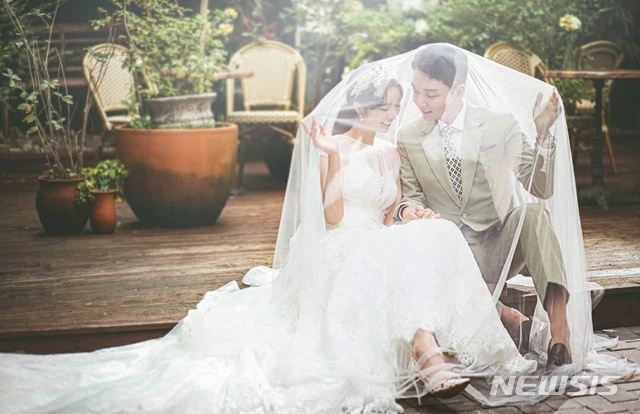 [서울=뉴시스] 가수 겸 배우 배슬기, 유튜버 심리섭. (사진 = 심리섭 인스타그램) photo@newsis.com