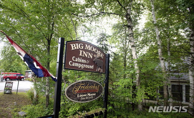 [밀리노켓=AP/뉴시스] 18일(현지시간) 미국 메인주 밀리노켓에 있는 한 호텔의 모습. 주 당국은 이곳에서 열린 결혼식 피로연과 연관된 신종 코로나바이러스 감염증(코로나19) 확산 경로를 조사하고 있다. 2020.08.28.