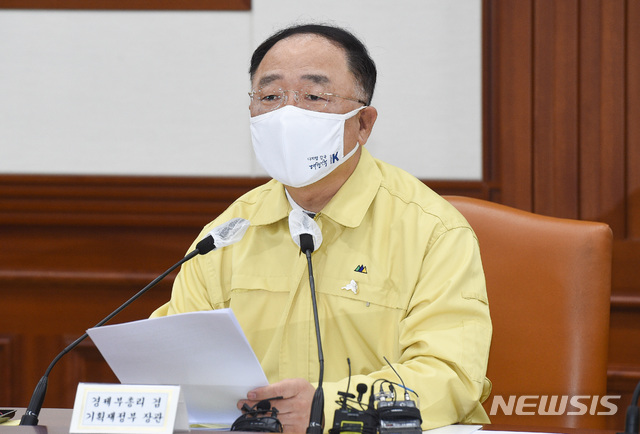 [서울=뉴시스] 김명원 기자 = 홍남기 경제부총리 겸 기획재정부 장관. 2020.08.27.  photo@newsis.com