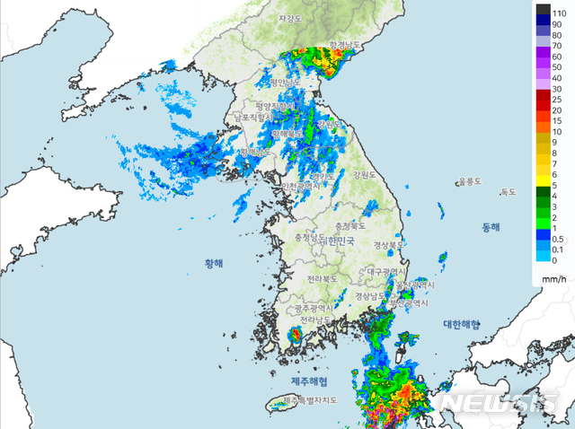 [서울=뉴시스]기상청은 제8호 태풍 바비가 27일 북한 평양 북서쪽 부근으로 북상했다고 밝혔다. (사진=기상청 홈페이지) 2020.08.27.&nbsp; photo@newsis.com