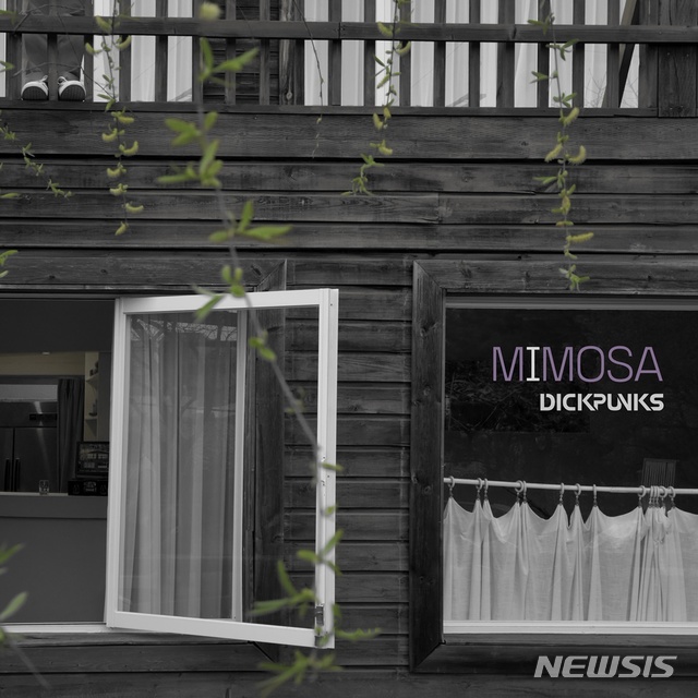 [서울=뉴시스] 딕펑스 세 번째 디지털 싱글 '미모사' 앨범 커버 이미지. (사진 = GIG 제공) photo@newsis.com