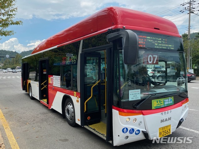 [광주=뉴시스] 광주 시내버스. (사진=광주시 제공). photo@newsis.com