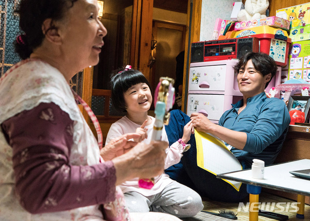 [서울=뉴시스]영화 '오!문희' 스틸. (사진=CGV아트하우스 제공) 2020.09.02. photo@newsis.com