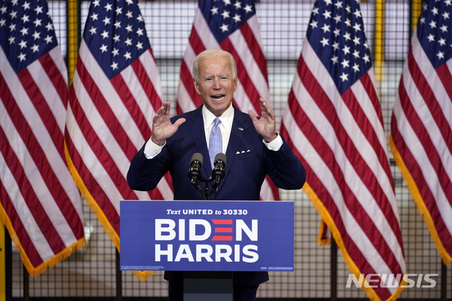 [피츠버그=AP/뉴시스]미국 민주당 대선 주자인 조 바이든 후보가 31일(현지시간) 펜실베이니아 피츠버그에서 대선 유세를 하는 모습. 2020.09.01.