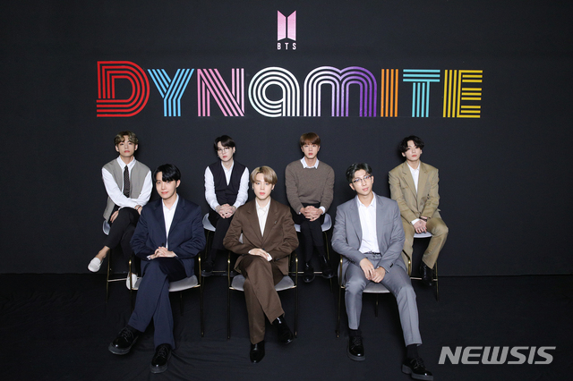 [서울=뉴시스]'방탄소년단(BTS)'이 2일 열린 온라인 글로벌 미디어데이 참석했다. (사진=빅히트 엔터테인먼트 제공) 2020.09.02. photo@newsis.com 