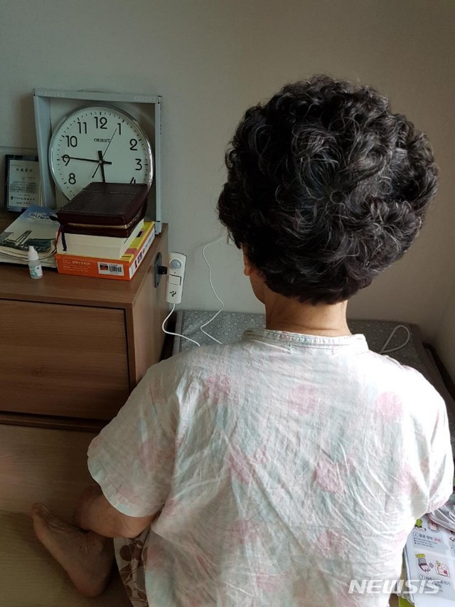 [서울=뉴시스] 서울 동작구의 독거어르신 댁에 설치된 IOT 기기 모습. (사진=서울 동작구 제공) 2020.09.03. photo@newsis.com 