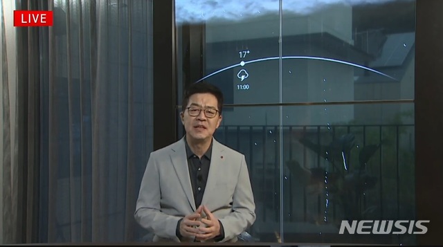 [서울=뉴시스] 'LG 씽큐 홈 통합 솔루션'을 소개하는 박일평 LG전자 사장. 2020.09.03.(사진=LG 글로벌 유튜브 생중계 영상 갈무리)