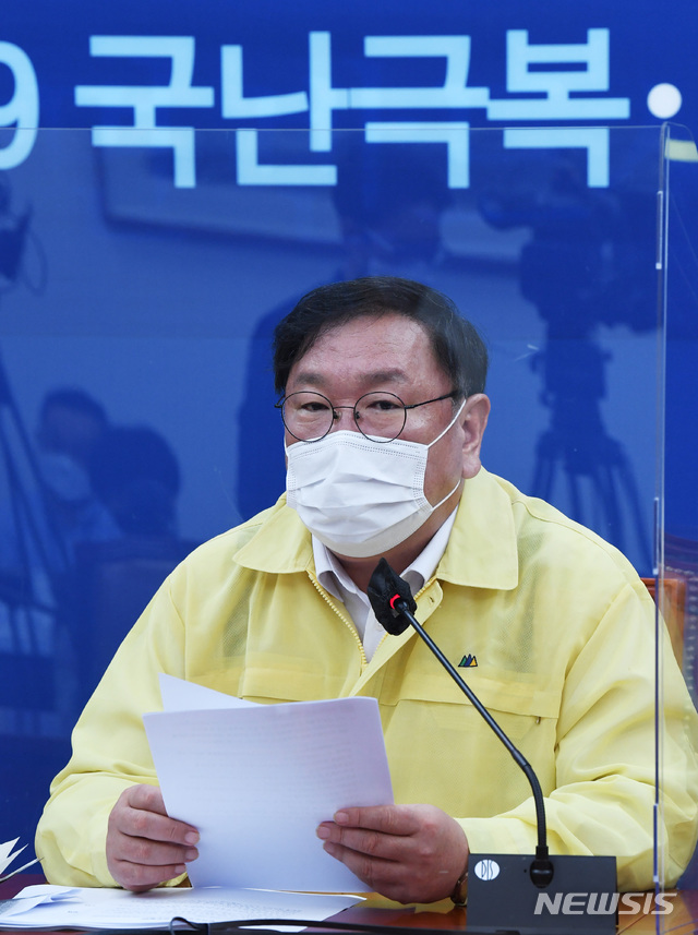 [서울=뉴시스] 홍효식 기자 = 김태년 더불어민주당 원내대표가 3일 오전 서울 여의도 국회에서 열린 더불어민주당 정책조정회의에 참석해 발언을 하고 있다. 2020.09.03.&nbsp; photo@newsis.com