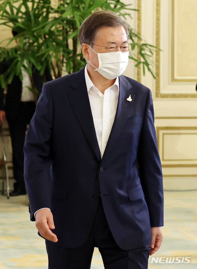 [서울=뉴시스]박영태 기자 = 문재인 대통령이 3일 오전 청와대에서 열린 제1차 한국판 뉴딜 전략회의에 참석하고 있다. 2020.09.03.since1999@newsis.com