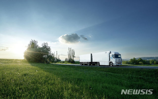 [서울=뉴시스]현대자동차가 스위스에 수출한 엑시언트 수소전기트럭.(사진=현대차 제공)