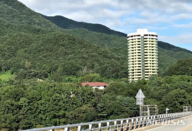 [충주=뉴시스]이병찬 기자 = 충북 충주시는 법인 부도 이후 장기 방치 중인 동량면 옛 한국코타 건물 공매를 추진키로 했다고 4일 밝혔다. 사진은 옛 한국코타 건물 전경.(사진=충주시 제공) 2020.09.04.photo@newsis.com