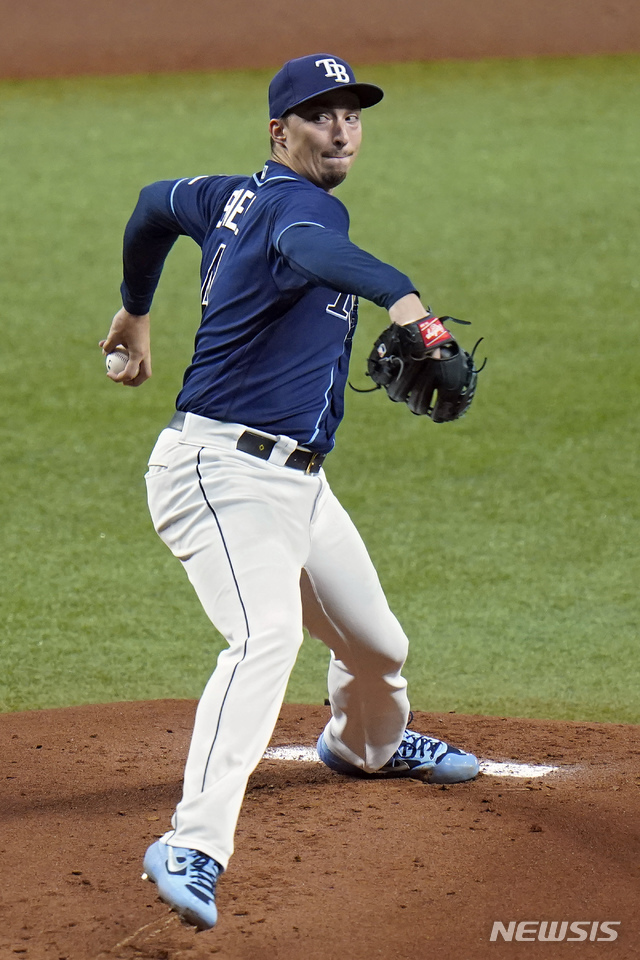 [세인트피터즈버그=AP/뉴시스] 메이저리그(MLB) 탬파베이 레이스의 블레이크 스넬. 2020.09.06
