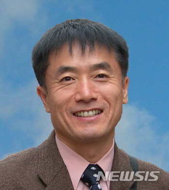 경남 하동군청 공무원 퇴직 후 자기 계발에 정진해 전문직으로 재취업에 성공한 이재구 씨. 