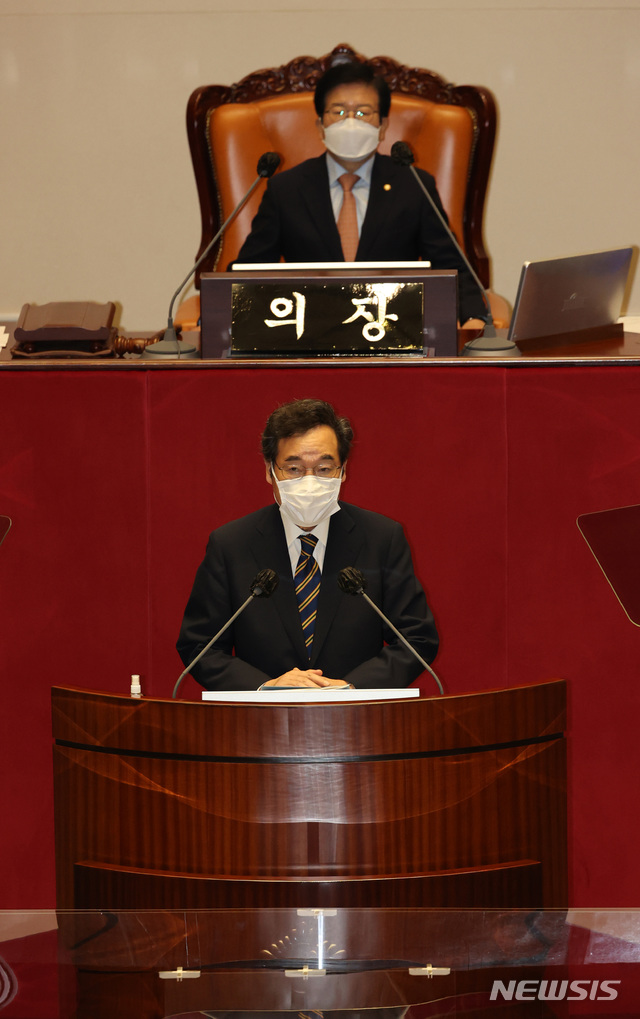 [서울=뉴시스] 홍효식 기자 = 이낙연 더불어민주당 대표가 7일 오전 서울 여의도 국회에서 열린 제382회 국회(정기회) 제2차 본회의에서 교섭단체 대표연설을 하고 있다. 2020.09.07.&nbsp; photo@newsis.com
