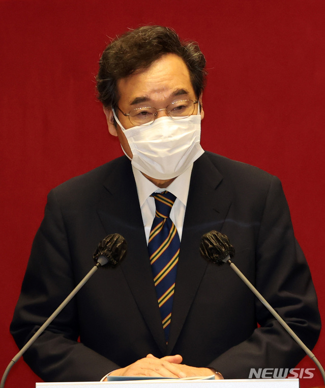 [서울=뉴시스] 홍효식 기자 = 이낙연 더불어민주당 대표가 7일 오전 서울 여의도 국회에서 열린 제382회 국회(정기회) 제2차 본회의에서 교섭단체 대표연설을 하고 있다. 2020.09.07.&nbsp; photo@newsis.com