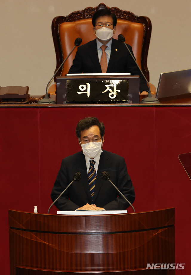 [서울=뉴시스] 홍효식 기자 = 이낙연 더불어민주당 대표가 7일 오전 서울 여의도 국회에서 열린 제382회 국회(정기회) 제2차 본회의에서 교섭단체 대표연설을 하고 있다. 2020.09.07. photo@newsis.com