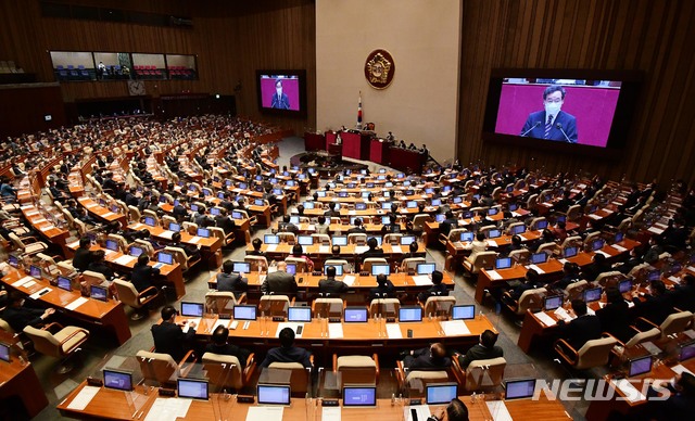 [서울=뉴시스]배훈식 기자 = 이낙연 더불어민주당 대표가 7일 서울 여의도 국회 본회의장에서 교섭단체 대표연설을 하고 있다. 2020.09.07. photo@newsis.com