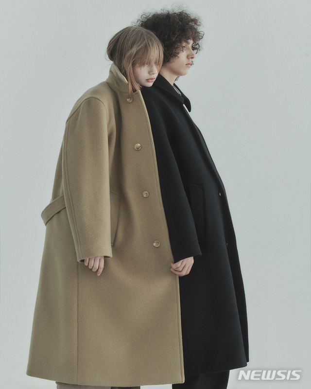 [서울=뉴시스] 삼성물산 패션부문은 컨템포러리 멀티숍 '비이커'는 온라인 사업 확대, 밀레니얼 고객과의 소통을 확대하는 차원에서 온라인 전용 브랜드 '비 언더바(B_)'를 출시했다. (사진=삼성물산 패션부문 제공)