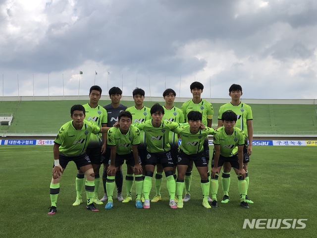 [전주=뉴시스] 전주 영생고등학교 축구팀.