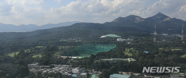 [서울=뉴시스] 박민석 기자 = 국토교통부가 내년 7월 이후 실시될 공공분양주택 6만 가구에 대한 사전 청약 실시계획을 발표한 8일 오후 내년 상반기 교통대책 수립 이후 계획안이 발표될 서울 노원구 태릉 골프장 부지 일대의 모습이 보이고 있다. 2020.09.08.&nbsp; mspark@newsis.com 