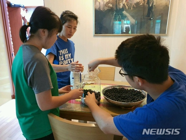 양평군 어깨동무가족봉사단, 아로니아로 건강 챙기세요