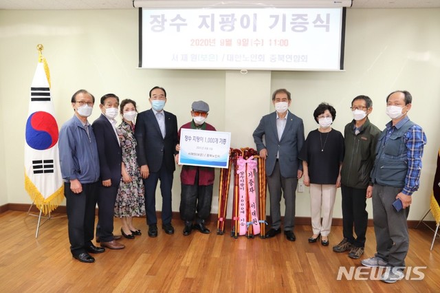 망백(望百) 넘긴 서재원 옹 ‘장수지팡이’ 1000개 기증 