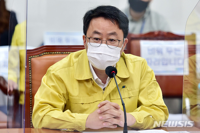 [서울=뉴시스]배훈식 기자 = 더불어민주당 박홍배 최고위원이 9일 오전 국회에서 열린 당 최고위원회의에서 발언하고 있다. 2020.09.09. photo@newsis.com