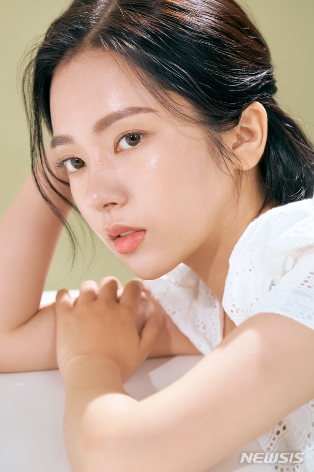 [서울=뉴시스] 배우 이루비. (사진 = 보나쥬르 제공) photo@newsis.com