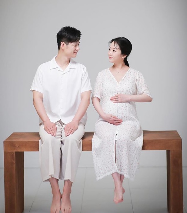 [서울=뉴시스] 강성민, 정아라 부부 (사진 = 정아라 SNS) 2020.09.10. photo@newsis.com