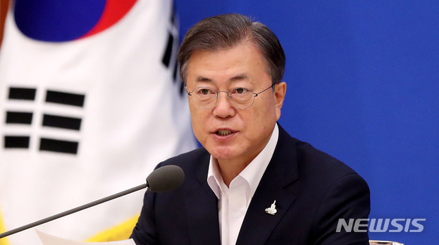 [서울=뉴시스]추상철 기자 = 문재인 대통령이 10일 오전 청와대 본관에서 열린 제8차 비상경제회의를 주재하고 있다. 2020.09.10.&nbsp; scchoo@newsis.com