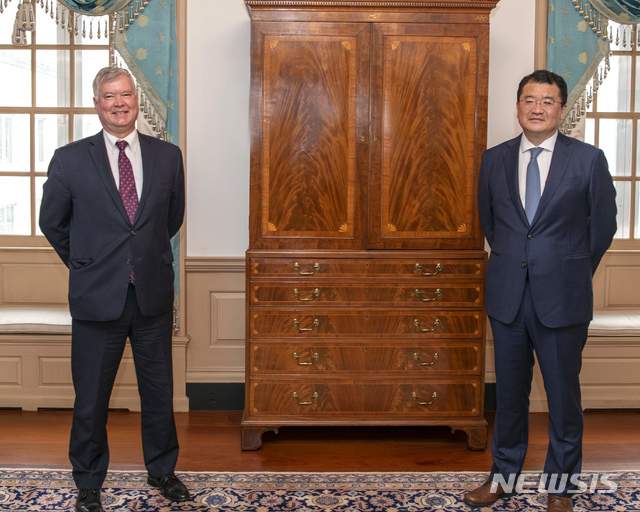 [서울=뉴시스]김명원 기자 = 최종건 외교부 제1차관이 10일 오후( 현지 시간) 미국 워싱턴에서 스티븐 비건 미국무부 부장관과 한미 외교차관 회담을 갖고, 한미관계 전반 및 한반도 문제, 지역 정세 등 다양한 상호 관심사에 대해 폭넓게 논의했다. (사진=외교부 제공) 2020.09.11.&nbsp; photo@newsis.com 