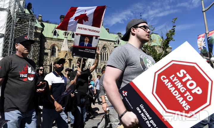 캐나다 총기 난사 용의자는 18세 여성…9명 사망