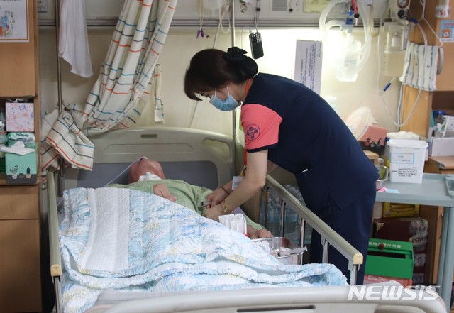  [부산=뉴시스] 허상천 기자 = 부산 온종합병원은 내년에 간호사들을 대거 영입해 전체 500병상에 간호·간병 통합서비스와 함께 ‘주 4일 근무’ 가능한 ‘2교대 근무제’를 확대 시행할 계획이라고 14일 밝혔다. 2020.09.14. (사진 = 온종합병원 제공) photo@newsis.com