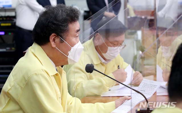 [서울=뉴시스]김진아 기자 = 이낙연 더불어민주당 대표가 14일 국회에서 열린 최고위원회의에서 발언하고있다. 2020.09.14.&nbsp; photo@newsis.com