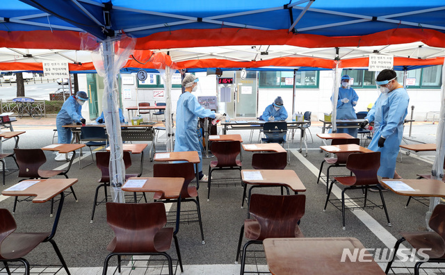 [서울=뉴시스]김병문 기자 = 16일 오후 서울 강남구보건소 선별진료소 모습. 2020.09.16. dadazon@newsis.com