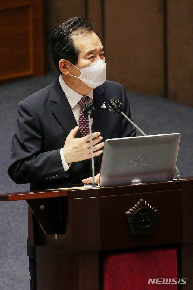 [서울=뉴시스] 최동준 기자 = 정세균 국무총리가 16일 서울 여의도 국회에서 열린 경제 분야 대정부질문에서 의원의 질의에 답하고 있다. (공동취재사진) 2020.09.16. photo@newsis.com