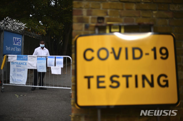 [뉴엄=AP/뉴시스]16일(현지시간) 영국 런던 동부 뉴엄의 신종 코로나바이러스 감염증(코로나19) 검사소 전경. 2020.9.17.