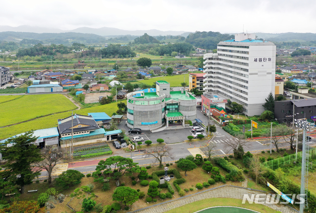 [임실=뉴시스]윤난슬 기자 = 전북 임실군 오수면 군립도서관이 아이와 청소년, 지역민 모두가 함께 어우러지는 즐겁고 창의적인 주민 공간으로 재탄생한다.(사진=임실군 제공) 