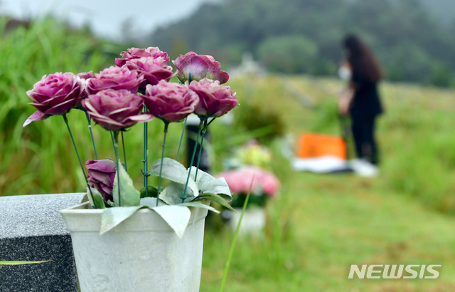 [광주=뉴시스] 광주 북구 운정동 광주시립묘지. (사진=뉴시스DB). photo@newsis.com