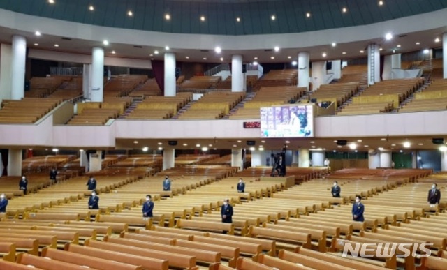[서울=뉴시스]교회 거리두기 예배. (사진 = 한교총 제공) 2020.09.18. photo@newsis.com 