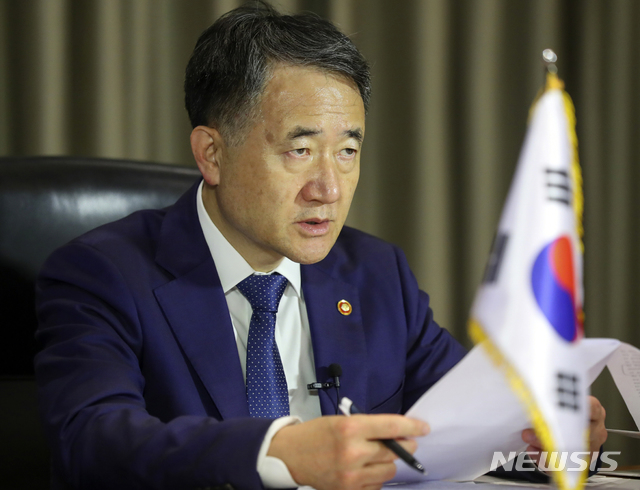 [서울=뉴시스]박능후 보건복지부 장관이 17일 G20 보건-재무장관회의 화상회의에 참석해 발언하고 있다. (사진=보건복지부 제공) 2020.09.18.&nbsp; photo@newsis.com