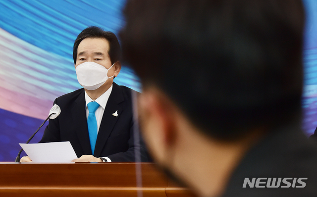 [서울=뉴시스]김명원 기자 = 정세균 국무총리가 18일 서울 종로구 세종대로 정부서울청사 별관 국제회의장에서 열린 '청년정책 조정위원회 제1기 민간위원 위촉 및 위원회'에 참석해 발언을 하고 있다. '청년정책위원회'는 청년기본법 시행 관련 국무조정실 산하에 설치된 청년 정책 총괄 기구로 위원장인 정세균 국무총리 등 정부위원 20명, 민간위원 20명으로 구성됐다. 2020.09.18.&nbsp; photo@newsis.com