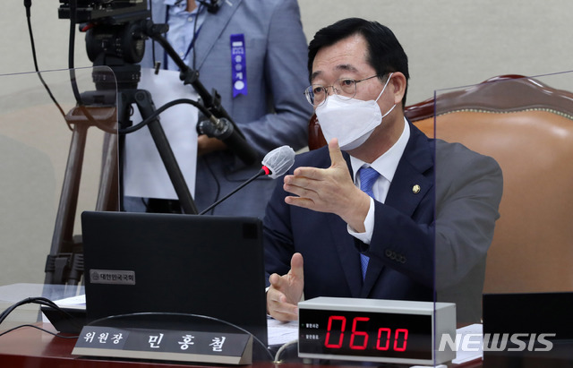 [서울=뉴시스]김선웅 기자 = 민홍철 국방위원장. (공동취재사진) 2020.09.18. photo@newsis.com