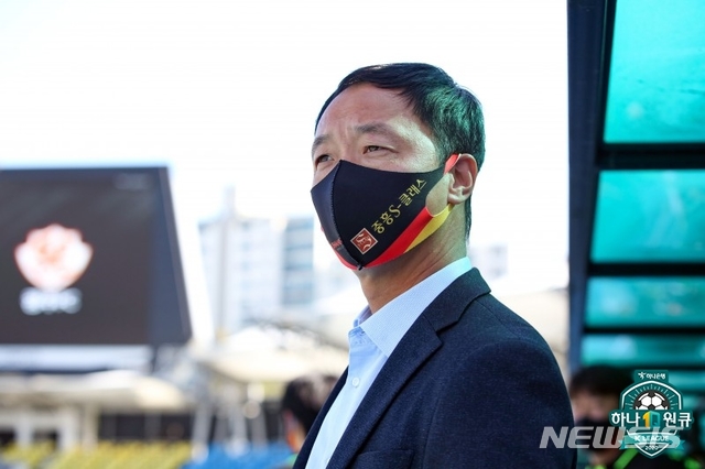 [서울=뉴시스]프로축구 광주FC 박진섭 감독 (사진 = 프로축구연맹 제공)