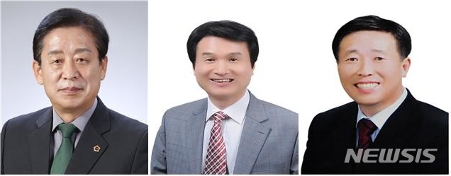 [대구=뉴시스]왼쪽부터 대구시의회 감염병 대책 특별위원회 송영헌·맑은 물 공급 추진 특위 박우근·통합신공항 건설 특위 안경은 위원장.(사진=대구시의회 제공) 2020.10.16. photo@newsis.com