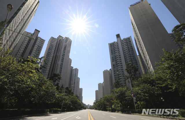 [서울=뉴시스] 최진석 기자 = 서울 시내의 한 아파트 단지. 2020.09.20. myjs@newsis.com 이 사진은 기사 내용과 직접적인 관련 없음