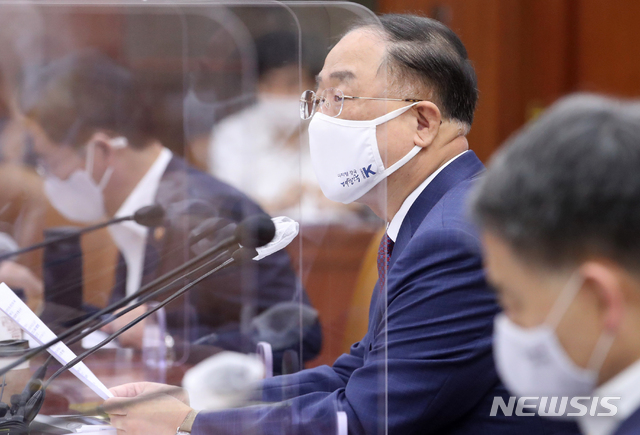 [서울=뉴시스]김명원 기자 = 홍남기 경제부총리 겸 기획재정부 장관. 2020.09.21. kmx1105@newsis.com