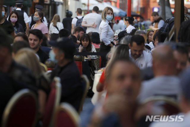 [런던=AP/뉴시스]22일(현지시간) 영국 런던 시내 소호모습. 