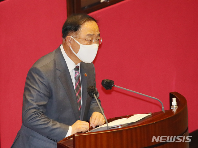 [서울=뉴시스]김진아 기자 = 22일 국회 본회의에서 '2020년도 제4회 추가경정예산안'이 통과되고 있다. (공동취재사진) 2020.09.22. photo@newsis.com